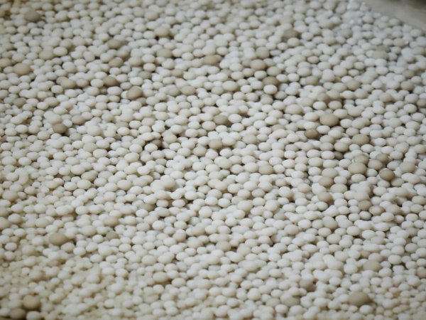 恒盛策略 垃圾成堆、钟乳石被售卖--天然溶洞遭破坏调查
